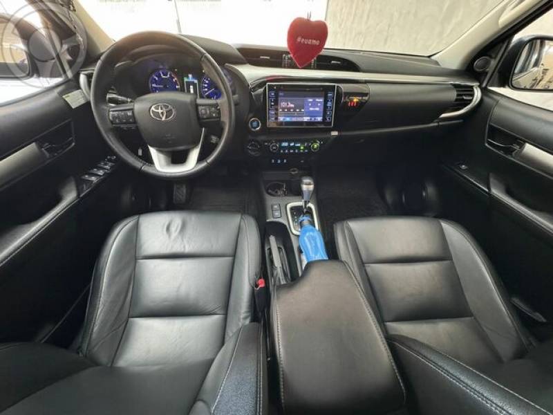 TOYOTA - HILUX SRX 2.8 4X4 TDI - 2017/2017 - PRETA - R$ 189.900,00