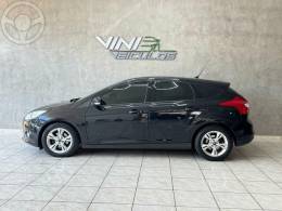 FORD - FOCUS 1.6 SE FLEX HATCH - 2013/2014 - PRETA - R$ 47.900,00