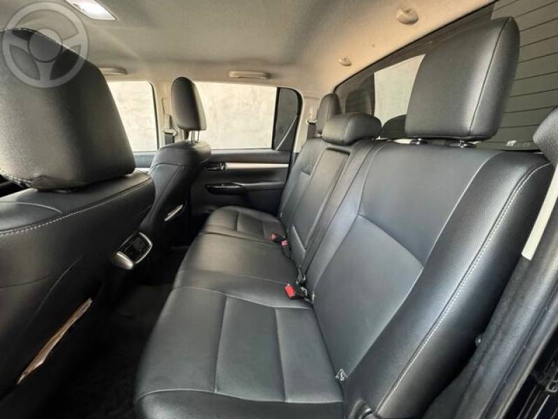 TOYOTA - HILUX SRX 2.8 4X4 TDI - 2017/2017 - PRETA - R$ 189.900,00