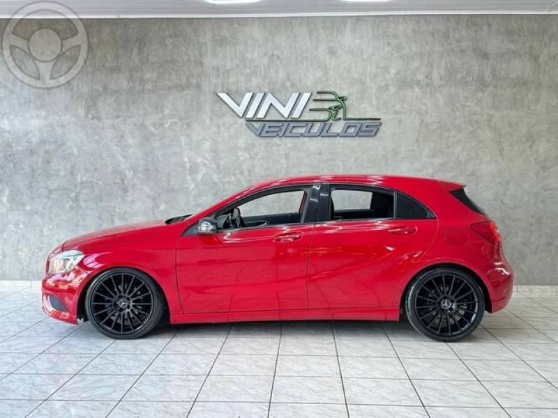 MERCEDES - A200 1.6 TURBO FLEX - 2014/2015 - VERMELHA - R$ 85.000,00