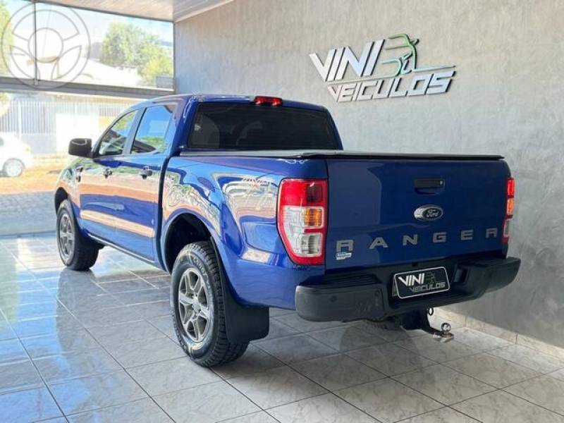 FORD - RANGER XLS 2.2 4X4 AT - 2017/2018 - AZUL - R$ 130.000,00