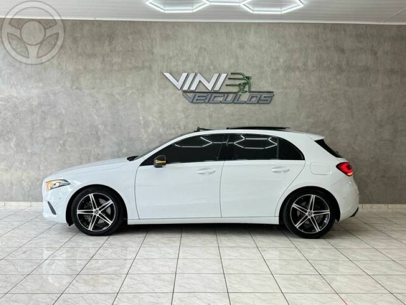 MERCEDES - A 250 2.0 TURBO - 2019/2020 - BRANCA - R$ 199.900,00