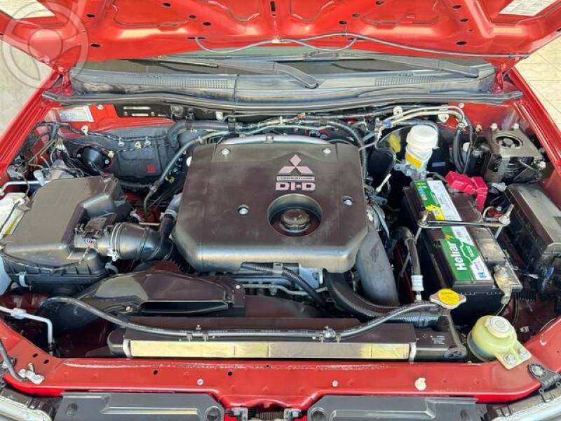MITSUBISHI - TRITON HPE 3.2 TURBO DIESEL - 2012/2013 - VERMELHA - R$ 99.900,00