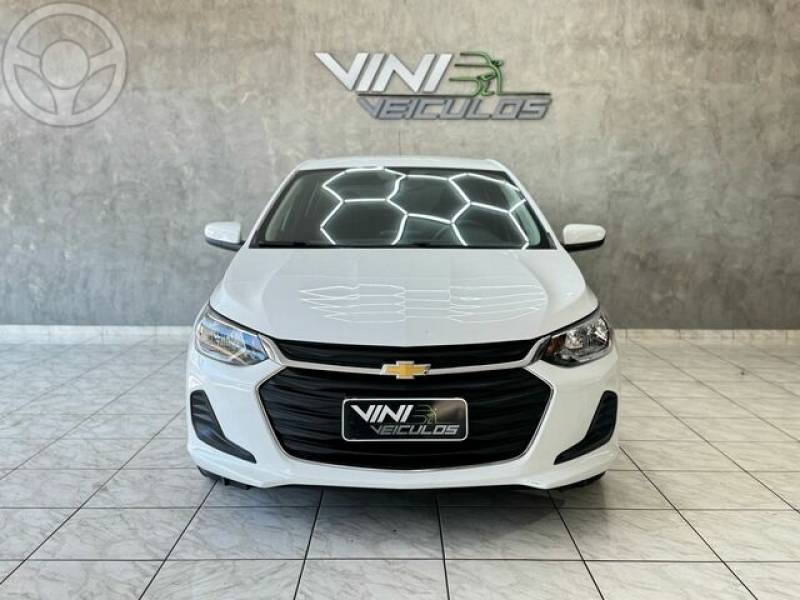 CHEVROLET - ONIX LT 1.0 FLEX - 2023/2023 - BRANCA - R$ 73.000,00
