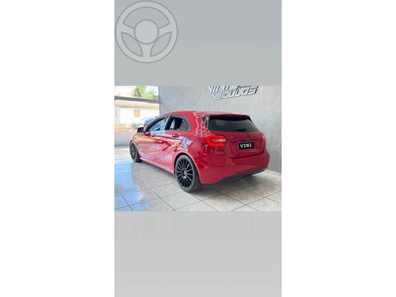 MERCEDES - A200 1.6 TURBO FLEX - 2014/2015 - VERMELHA - R$ 85.000,00