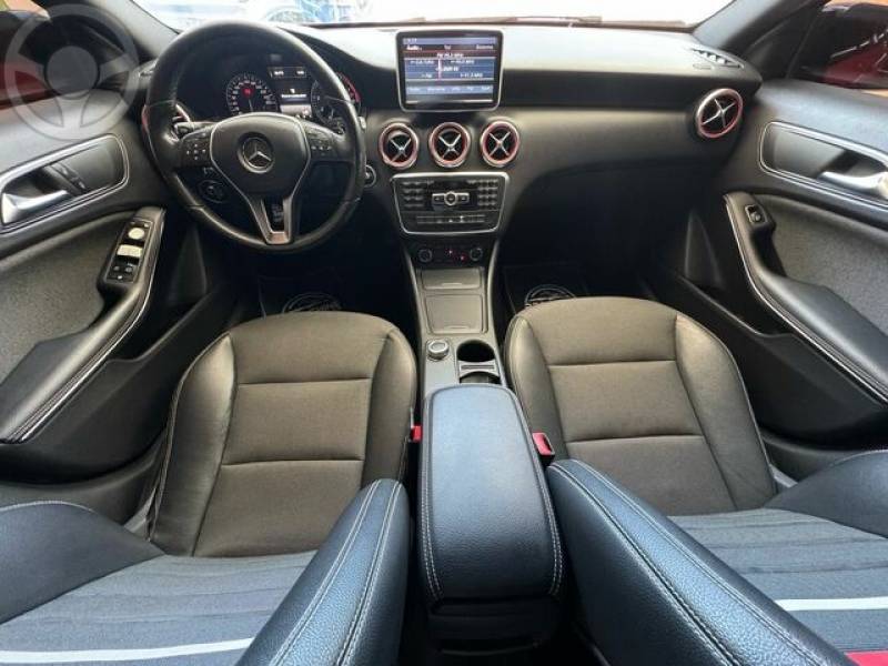 MERCEDES - A200 1.6 TURBO FLEX - 2014/2015 - VERMELHA - R$ 85.000,00