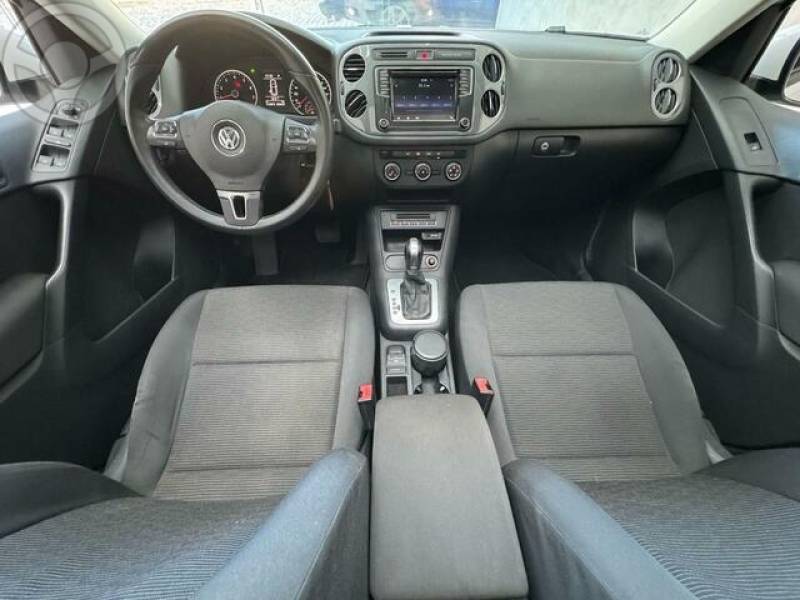VOLKSWAGEN - TIGUAN 1.4 TSI - 2016/2017 - BRANCA - R$ 89.900,00