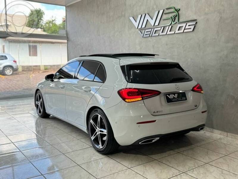 MERCEDES - A 250 2.0 TURBO - 2019/2020 - BRANCA - R$ 199.900,00
