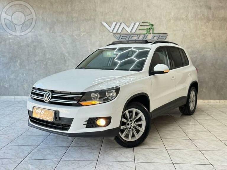 VOLKSWAGEN - TIGUAN 1.4 TSI - 2016/2017 - BRANCA - R$ 89.900,00
