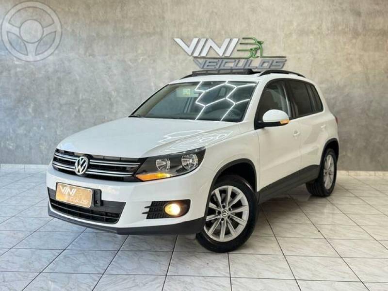 VOLKSWAGEN - TIGUAN 1.4 TSI - 2016/2017 - BRANCA - R$ 89.900,00