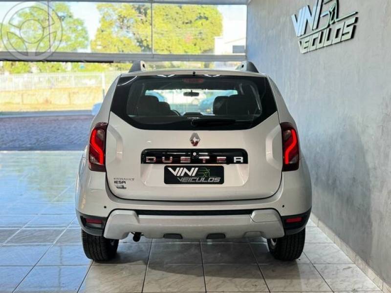 RENAULT - DUSTER DYNAMIQUE 1.6 AT - 2017/2018 - PRATA - R$ 72.000,00