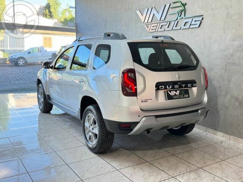 RENAULT - DUSTER DYNAMIQUE 1.6 AT - 2017/2018 - PRATA - R$ 72.000,00