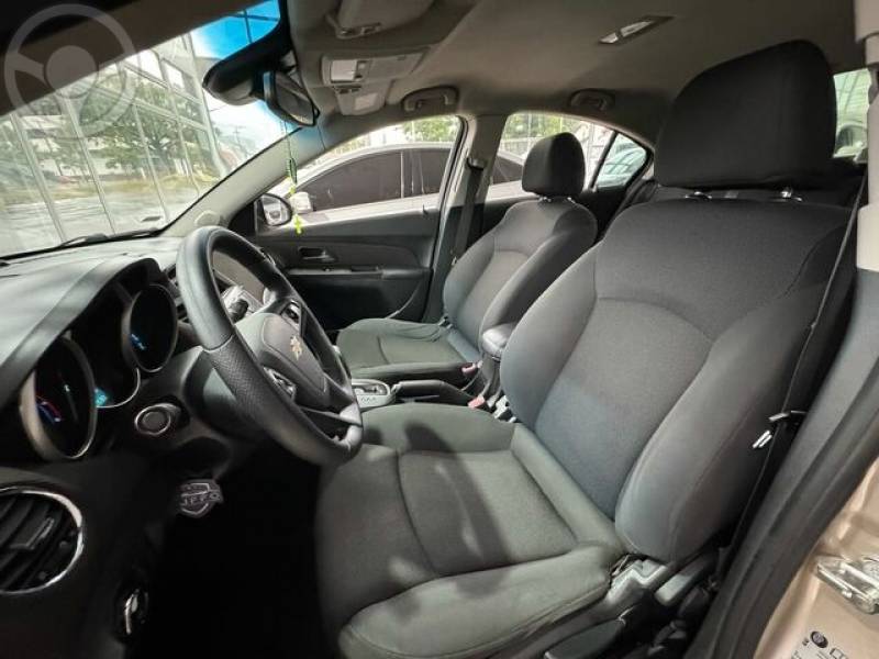CHEVROLET - CRUZE LT 1.8 FLEXPOWER - 2011/2012 - BEGE - R$ 50.000,00