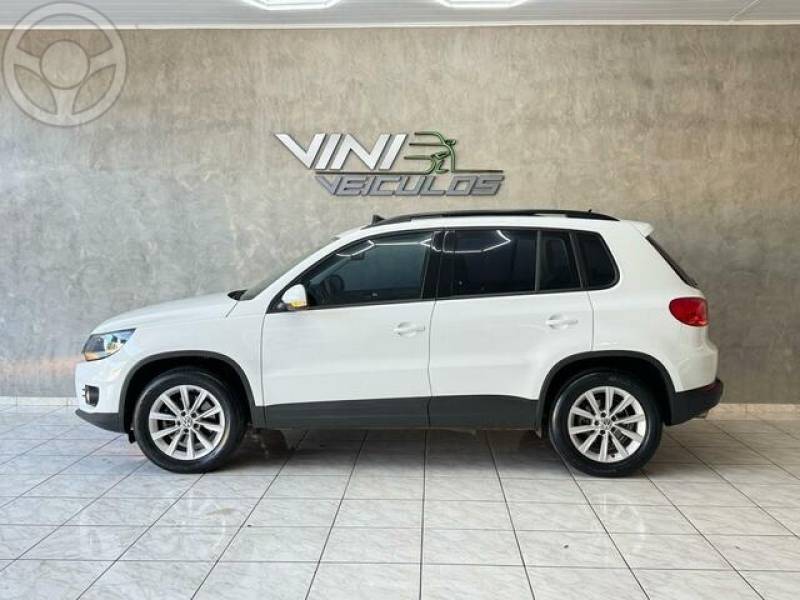 VOLKSWAGEN - TIGUAN 1.4 TSI - 2016/2017 - BRANCA - R$ 89.900,00