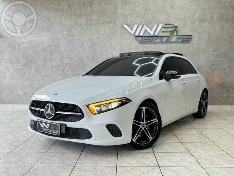 MERCEDES - A 250 2.0 TURBO - 2019/2020 - BRANCA - R$ 199.900,00