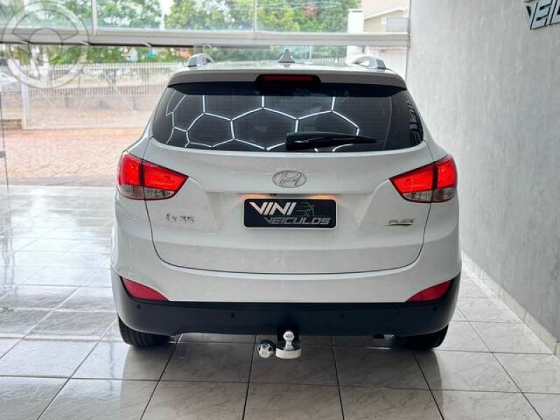HYUNDAI - IX35 GLS 2.0 FLEX AT - 2017/2018 - BRANCA - R$ 89.900,00