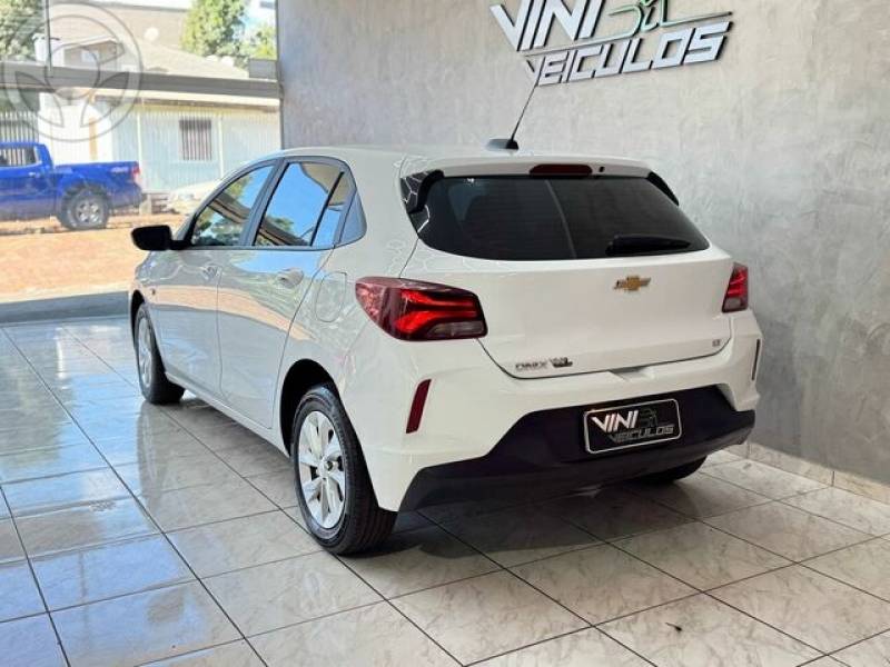 CHEVROLET - ONIX LT 1.0 FLEX - 2023/2023 - BRANCA - R$ 73.000,00