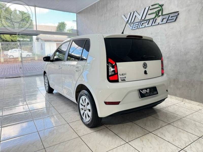 VOLKSWAGEN - UP 1.0 TOTAL FLEX - 2019/2020 - BRANCA - R$ 55.900,00
