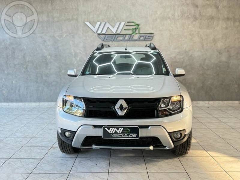 RENAULT - DUSTER DYNAMIQUE 1.6 AT - 2017/2018 - PRATA - R$ 72.000,00