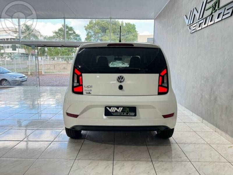 VOLKSWAGEN - UP 1.0 TOTAL FLEX - 2019/2020 - BRANCA - R$ 55.900,00