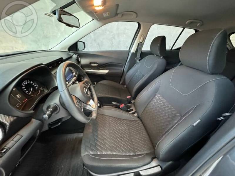 NISSAN - KICKS ADVANCE 1.6 FLEX - 2021/2022 - CINZA - R$ 99.900,00