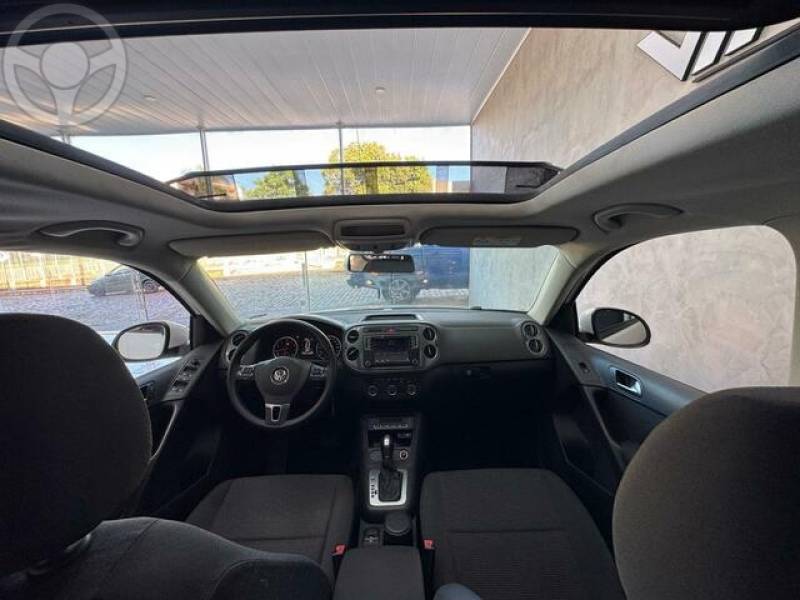 VOLKSWAGEN - TIGUAN 1.4 TSI - 2016/2017 - BRANCA - R$ 89.900,00