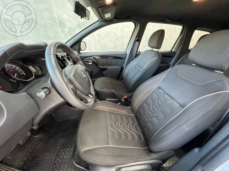 RENAULT - DUSTER DYNAMIQUE 1.6 AT - 2017/2018 - PRATA - R$ 72.000,00