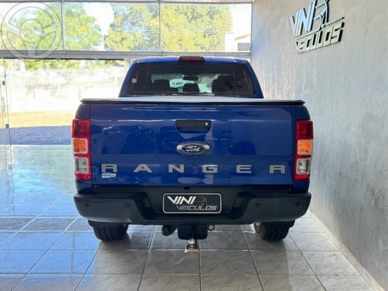 FORD - RANGER XLS 2.2 4X4 AT - 2017/2018 - AZUL - R$ 130.000,00