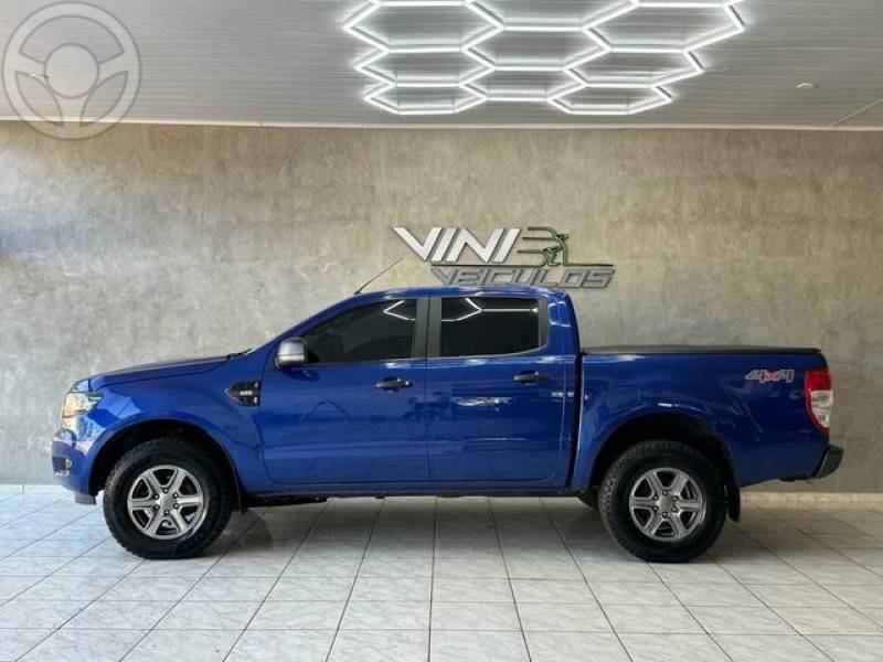 FORD - RANGER XLS 2.2 4X4 AT - 2017/2018 - AZUL - R$ 130.000,00