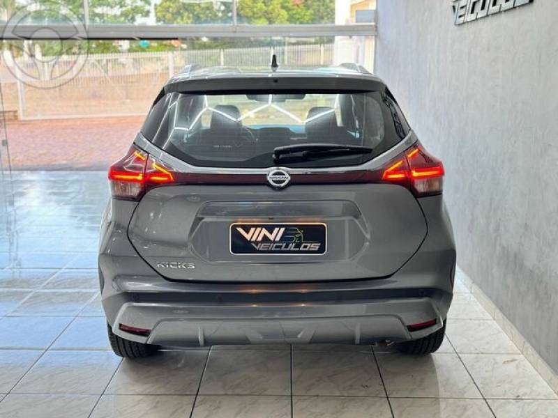 NISSAN - KICKS ADVANCE 1.6 FLEX - 2021/2022 - CINZA - R$ 99.900,00