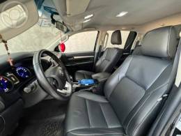 TOYOTA - HILUX SRX 2.8 4X4 TDI - 2017/2017 - PRETA - R$ 189.900,00