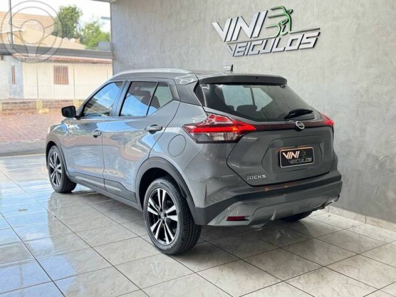NISSAN - KICKS ADVANCE 1.6 FLEX - 2021/2022 - CINZA - R$ 99.900,00