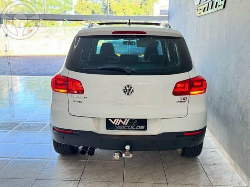 VOLKSWAGEN - TIGUAN 1.4 TSI - 2016/2017 - BRANCA - R$ 89.900,00
