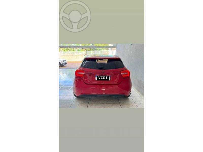 MERCEDES - A200 1.6 TURBO FLEX - 2014/2015 - VERMELHA - R$ 85.000,00