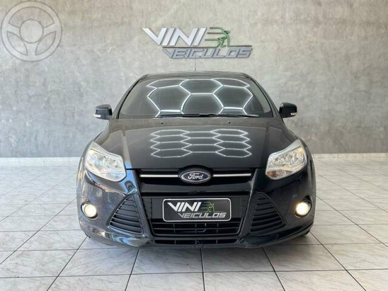 FORD - FOCUS 1.6 SE FLEX HATCH - 2013/2014 - PRETA - R$ 47.900,00
