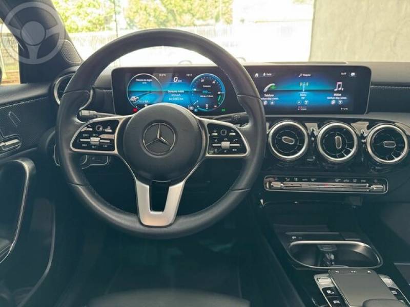 MERCEDES - A 250 2.0 TURBO - 2019/2020 - BRANCA - R$ 199.900,00