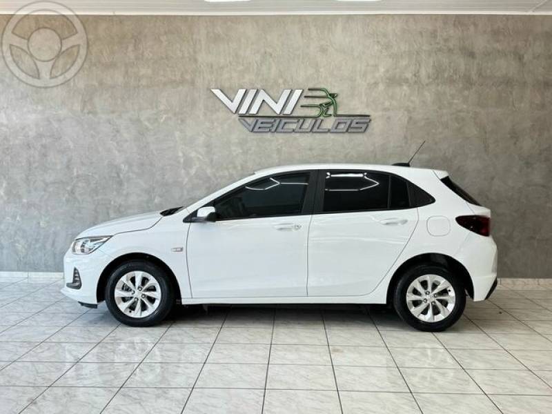 CHEVROLET - ONIX LT 1.0 FLEX - 2023/2023 - BRANCA - R$ 73.000,00