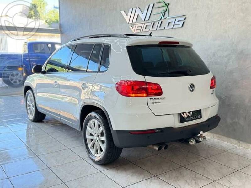 VOLKSWAGEN - TIGUAN 1.4 TSI - 2016/2017 - BRANCA - R$ 89.900,00