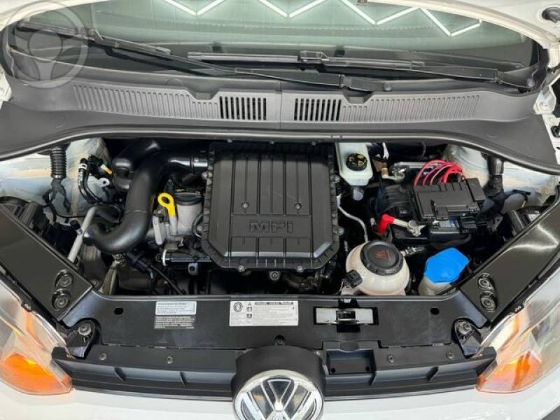 VOLKSWAGEN - UP 1.0 TOTAL FLEX - 2019/2020 - BRANCA - R$ 55.900,00