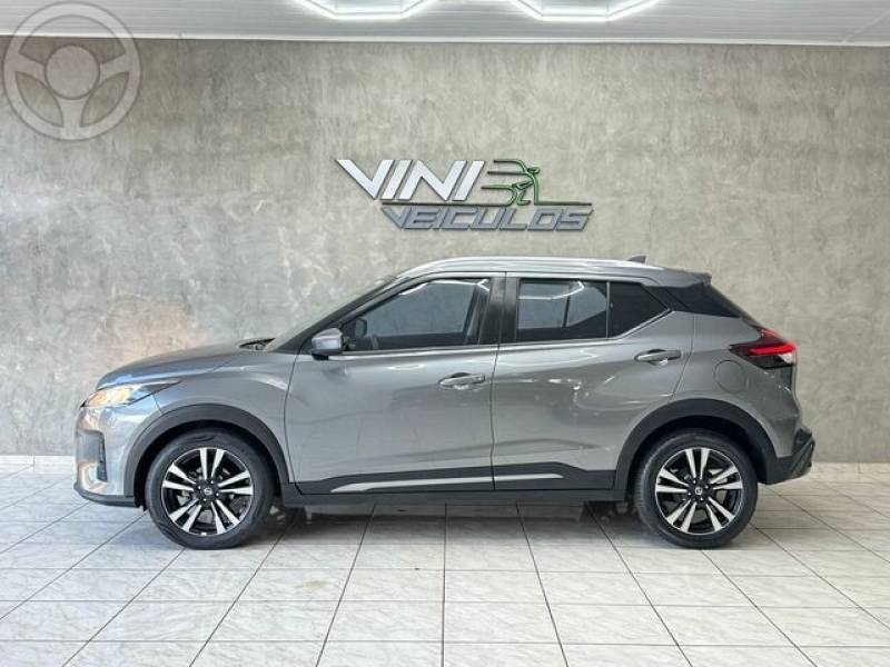 NISSAN - KICKS ADVANCE 1.6 FLEX - 2021/2022 - CINZA - R$ 99.900,00
