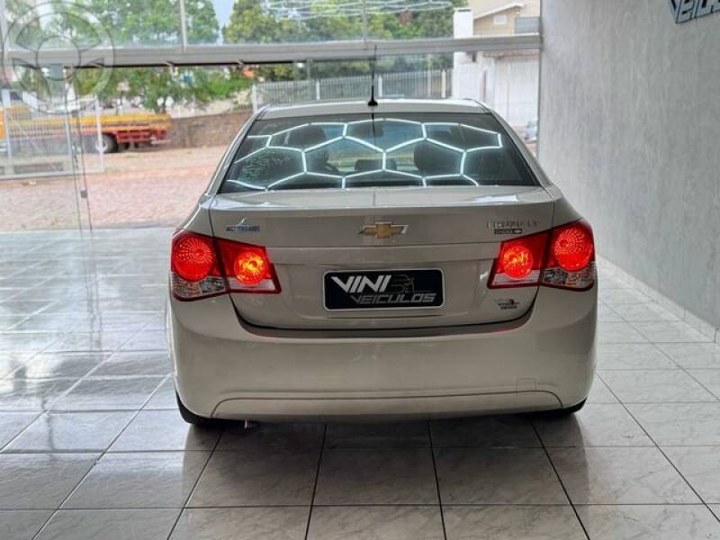 CHEVROLET - CRUZE LT 1.8 FLEXPOWER - 2011/2012 - BEGE - R$ 50.000,00