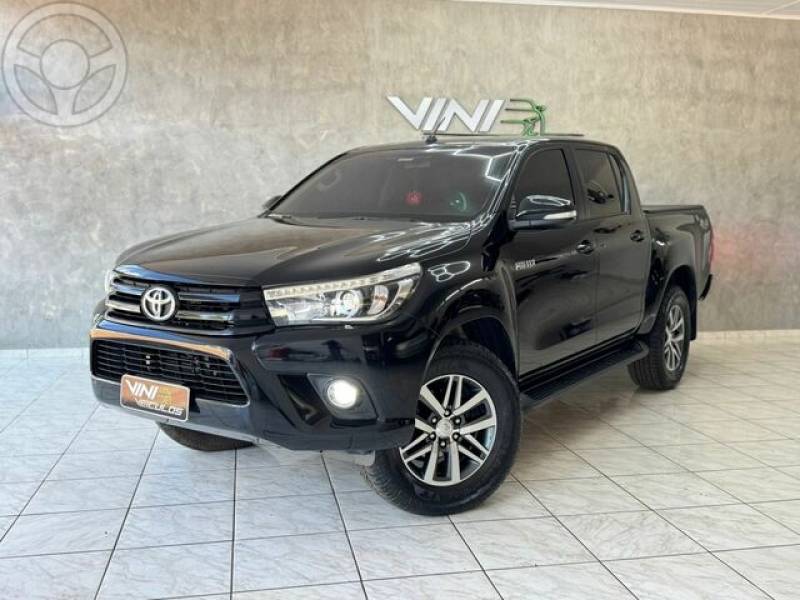 TOYOTA - HILUX SRX 2.8 4X4 TDI - 2017/2017 - PRETA - R$ 189.900,00