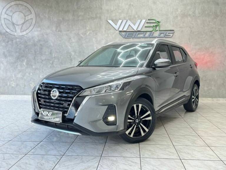 NISSAN - KICKS ADVANCE 1.6 FLEX - 2021/2022 - CINZA - R$ 99.900,00