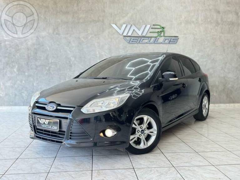 FORD - FOCUS 1.6 SE FLEX HATCH - 2013/2014 - PRETA - R$ 47.900,00