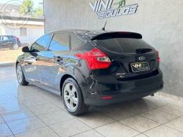 FORD - FOCUS 1.6 SE FLEX HATCH - 2013/2014 - PRETA - R$ 47.900,00