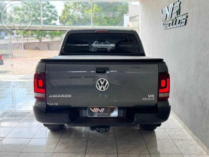 VOLKSWAGEN - AMAROK COMFORTLINE 3.0 V6 TDI - 2023/2023 - CINZA - R$ 209.900,00