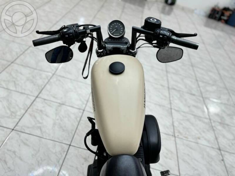 HARLEY DAVIDSON - HARLEY-DAVIDSON XL 883 IRON - 2014/2015 - BEGE - R$ 42.000,00