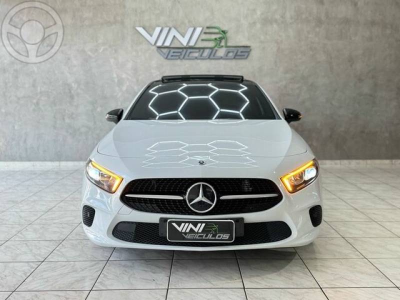 MERCEDES - A 250 2.0 TURBO - 2019/2020 - BRANCA - R$ 199.900,00
