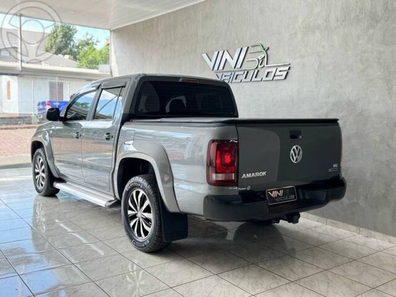 VOLKSWAGEN - AMAROK COMFORTLINE 3.0 V6 TDI - 2023/2023 - CINZA - R$ 209.900,00