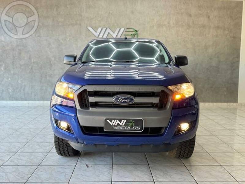 FORD - RANGER XLS 2.2 4X4 AT - 2017/2018 - AZUL - R$ 130.000,00